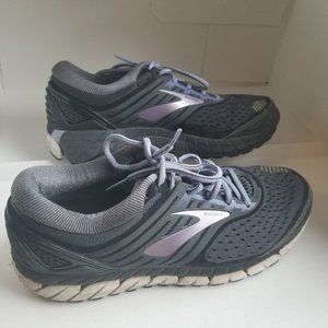 Brooks womens running shoe sz 11
